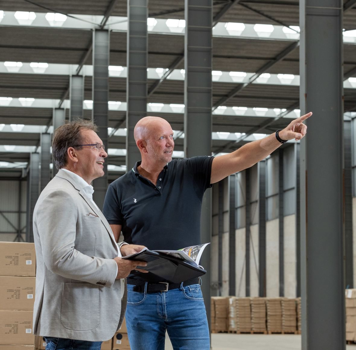 <strong>Weusthuis Makelaardij</strong><br />
is jouw bedrijfsmakelaar <br />
<strong>dicht bij</strong> huis