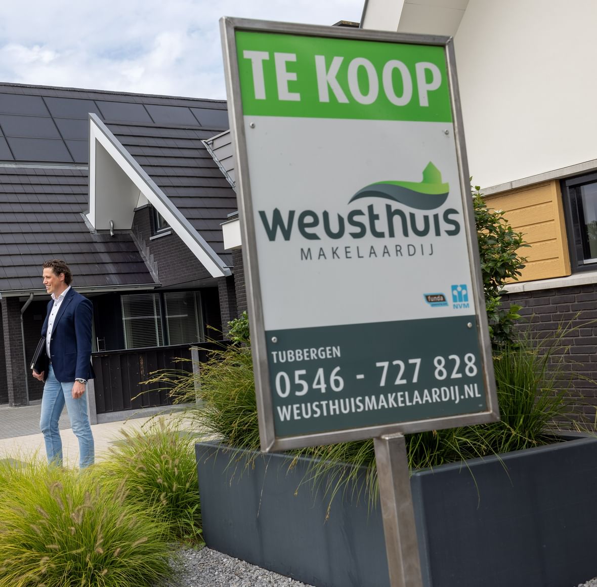 <strong>Wonen in Twente? </strong><br />
Onze makelaars <br />
helpen met...